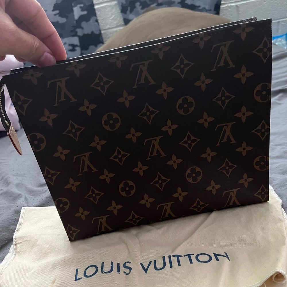 Discontinued Louis Vuitton toiletry Pouch Monogram 26 brown.